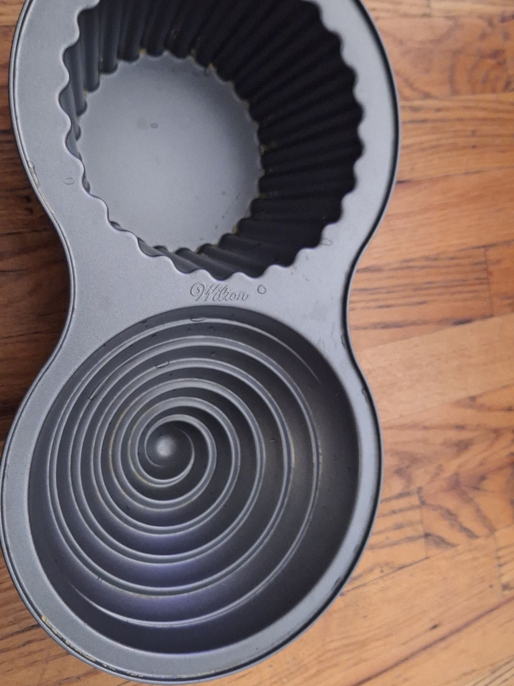 Wilton Black Nonstick Dual-Shape Baking Mold